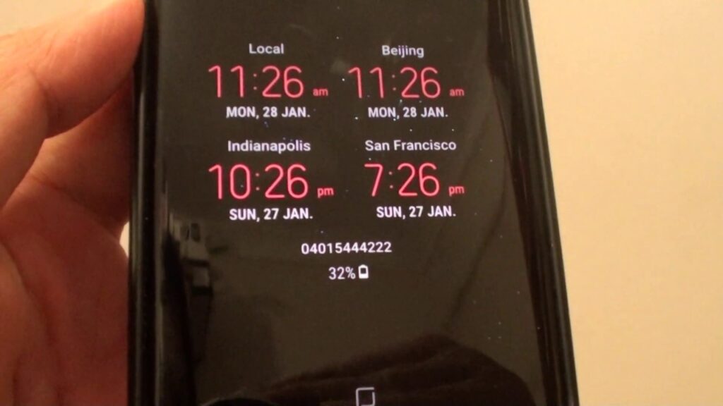 Samsung Ekranda İki Farklı Saat